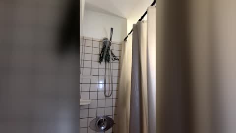 Snapshot of theybae chatting on 01-12-26, 09:58 B A E online show from 01-12-26, 09:58