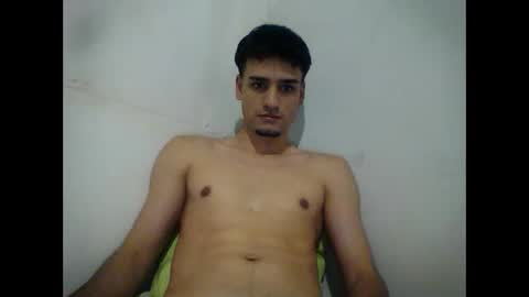 Snapshot of thiago22bk chatting on 10-15-25, 02:44 thiago22bk online show from 10-15-25, 02:44