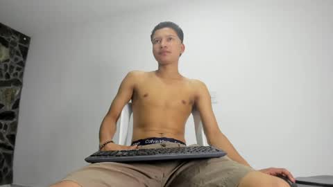 Snapshot of thiago_bigcock_1 chatting on 05-27-26, 02:08 Thiago online show from 05-27-26, 02:08