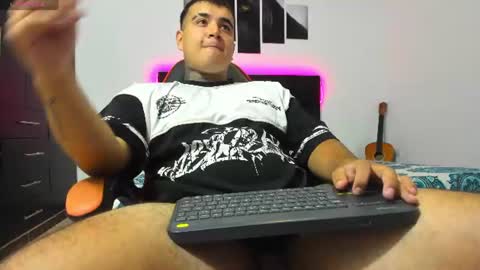 Snapshot of thiago_cp01 chatting on 06-12-26, 02:21 Thiago online show from 06-12-26, 02:21