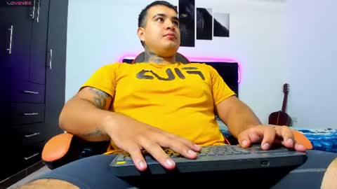 Snapshot of thiago_cp01 chatting on 06-23-26, 03:59 Thiago online show from 06-23-26, 03:59