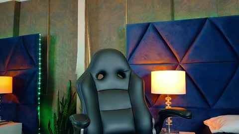 T H I A G O online show from 05-19-26, 04:30