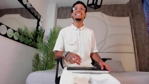 ThiagoFerreti online show from 10-17-25, 03:31