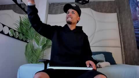 ThiagoFerreti online show from 10-27-25, 07:40