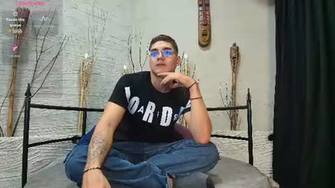 Snapshot of thiagofox1 chatting on 07-18-26, 11:36 Thiago online show from 07-18-26, 11:36