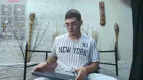 Snapshot of thiagofox1 chatting on 07-19-26, 11:36 Thiago online show from 07-19-26, 11:36