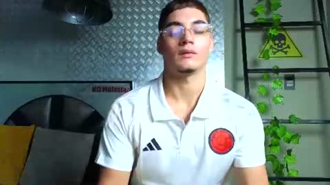 Snapshot of thiagofox1 chatting on 07-23-26, 11:41 Thiago online show from 07-23-26, 11:41
