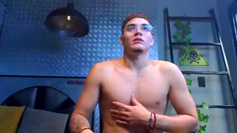 Snapshot of thiagofox1 chatting on 07-27-26, 11:39 Thiago online show from 07-27-26, 11:39