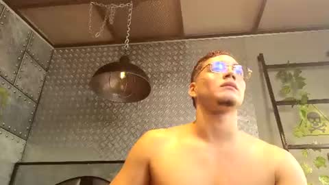 Snapshot of thiagofox1 chatting on 07-28-26, 06:20 Thiago online show from 07-28-26, 06:20