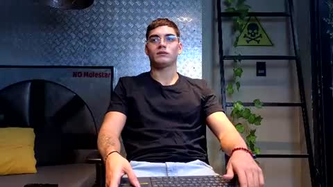 Snapshot of thiagofox1 chatting on 07-30-26, 11:31 Thiago online show from 07-30-26, 11:31