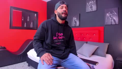 Thia Gomez online show from 10-27-25, 12:20