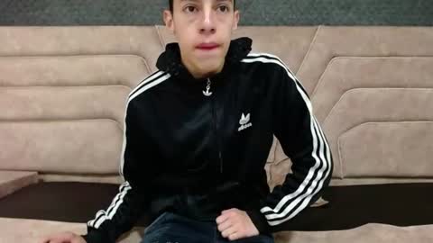 Snapshot of thiagos19 chatting on 07-15-26, 12:32 Thiago online show from 07-15-26, 12:32