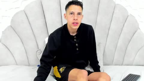 Snapshot of thiagos19 chatting on 07-25-26, 02:25 Thiago online show from 07-25-26, 02:25