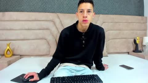 Snapshot of thiagos19 chatting on 07-27-26, 12:23 Thiago online show from 07-27-26, 12:23