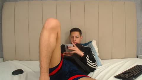 Snapshot of thiagos19 chatting on 07-28-26, 04:39 Thiago online show from 07-28-26, 04:39
