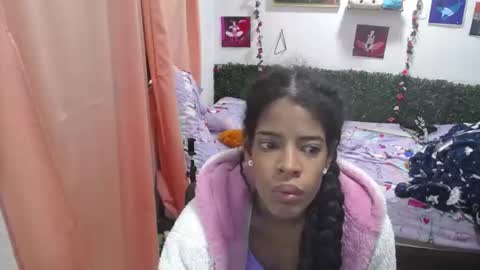 Snapshot of thiana_horny chatting on 06-09-26, 01:01 thiana_horny online show from 06-09-26, 01:01