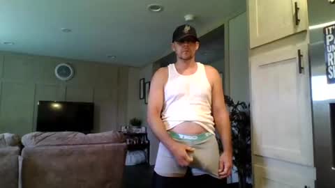 Snapshot of thick_dick11 chatting on 07-13-26, 02:42 Val online show from 07-13-26, 02:42