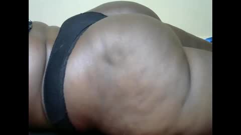 Snapshot of thick_queenn chatting on 02-12-25, 12:37 thick_queenn online show from 02-12-25, 12:37