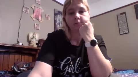 Snapshot of thickblonde_92 chatting on 10-13-25, 02:28 thickblonde_92 online show from 10-13-25, 02:28