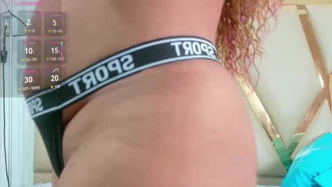 Snapshot of thickeebonyy chatting on 10-16-25, 02:01 thickeebonyy online show from 10-16-25, 02:01