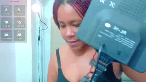 Snapshot of thickeebonyy chatting on 10-19-25, 07:47 thickeebonyy online show from 10-19-25, 07:47