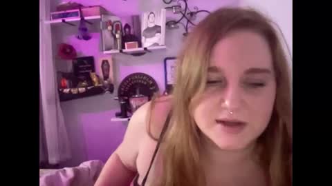 Snapshot of thickgingergoddess chatting on 12-18-24, 01:37 Ariel online show from 12-18-24, 01:37