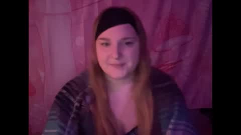 Snapshot of thickgingergoddess chatting on 03-12-25, 05:28 Ariel online show from 03-12-25, 05:28