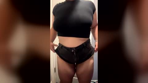 Snapshot of thickkcloudz chatting on 07-26-26, 04:14 thickkcloudz online show from 07-26-26, 04:14
