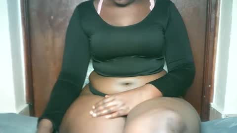 Snapshot of thickybabe_05 chatting on 01-19-25, 06:43 thickybabe_05 online show from 01-19-25, 06:43