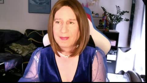 Snapshot of thihold chatting on 05-16-26, 05:12 thihold online show from 05-16-26, 05:12