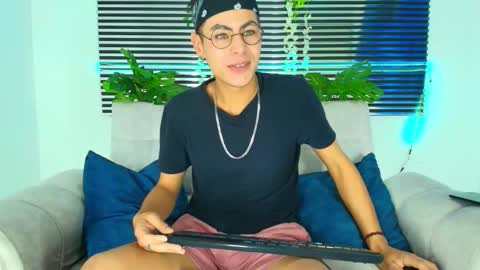 Thiago Saenzz online show from 02-03-26, 02:44