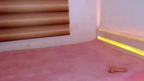 LAURA online show from 11-26-25, 10:44