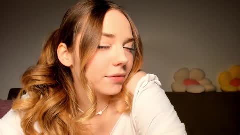 Amelia  shows on mondays fridays and sundays  if anything changes im giving updates on my fansly  online show from 02-02-25, 04:00