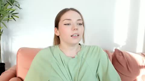 Snapshot of thisisamelia chatting on 07-31-26, 03:55 Amelia shows on mondays fridays and sundays if anything changes im giving updates on my fansly online show from 07-31-26, 03:55