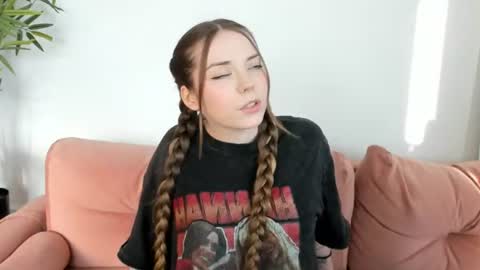 Snapshot of thisisamelia chatting on 08-01-26, 03:44 Amelia shows on mondays fridays and sundays if anything changes im giving updates on my fansly online show from 08-01-26, 03:44
