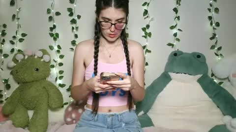 Snapshot of thistlefernsby chatting on 06-17-26, 01:08 thistlefernsby online show from 06-17-26, 01:08