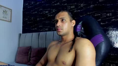Snapshot of thomas__wayne chatting on 05-01-26, 12:10 Thomas online show from 05-01-26, 12:10