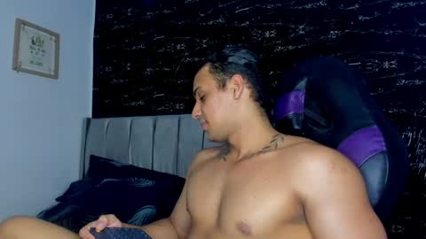 Snapshot of thomas__wayne chatting on 05-14-26, 06:58 Thomas online show from 05-14-26, 06:58