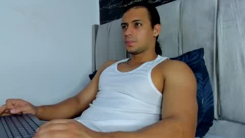 Snapshot of thomas__wayne chatting on 05-22-26, 12:00 Thomas online show from 05-22-26, 12:00
