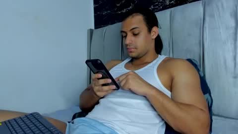 Snapshot of thomas__wayne chatting on 05-23-26, 01:15 Thomas online show from 05-23-26, 01:15