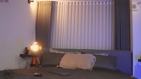 Thomas Falcon online show from 10-23-25, 10:52