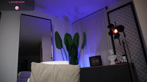 Thomas Falcon online show from 02-20-26, 02:41