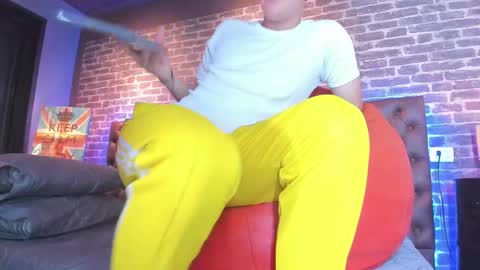 Snapshot of thomas_may4rs chatting on 02-21-25, 04:18 ---Thomas--- online show from 02-21-25, 04:18