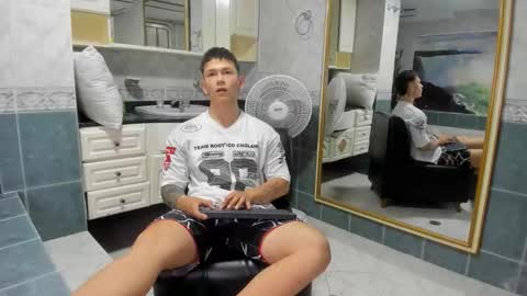 Snapshot of thomas_moon_ chatting on 09-11-25, 12:05 Thomas online show from 09-11-25, 12:05