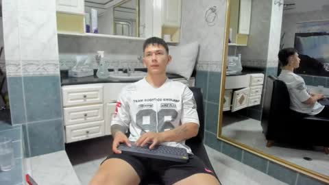 Snapshot of thomas_moon_ chatting on 09-23-25, 11:35 Thomas online show from 09-23-25, 11:35