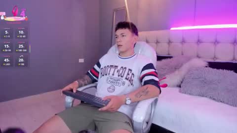 Snapshot of thomas_moon_ chatting on 10-02-25, 11:17 Thomas online show from 10-02-25, 11:17