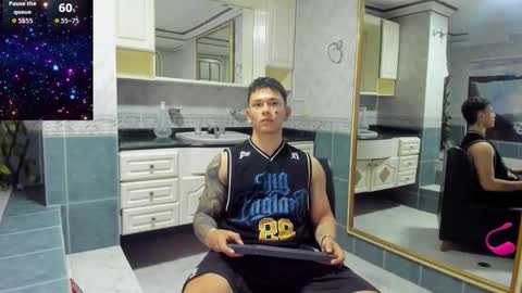 Snapshot of thomas_moon_ chatting on 10-03-25, 11:29 Thomas online show from 10-03-25, 11:29