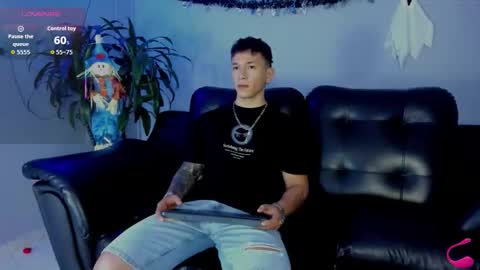 Snapshot of thomas_moon_ chatting on 10-12-25, 07:24 Thomas online show from 10-12-25, 07:24