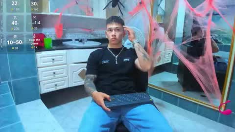 Snapshot of thomas_moon_ chatting on 10-17-25, 11:02 Thomas online show from 10-17-25, 11:02