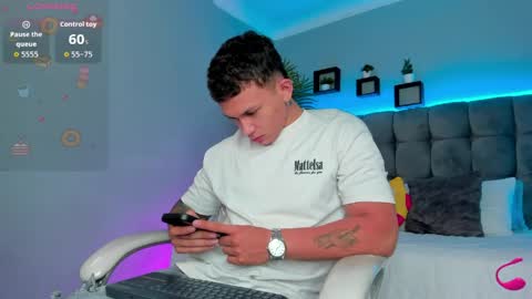 Snapshot of thomas_moon_ chatting on 06-03-26, 01:03 Thomas online show from 06-03-26, 01:03